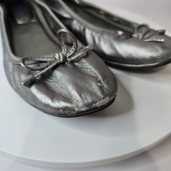 ⭐️40% Off⭐️ Me Too Lilly Ballet Flats in Metallic Pewter - Picture 4 of 10